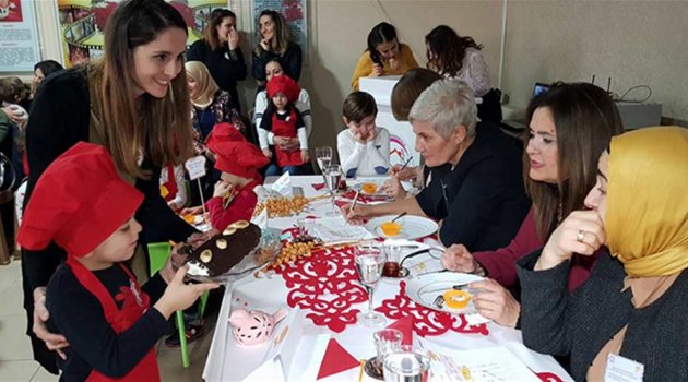 Anneler Yaptı, Minikler Puanladı