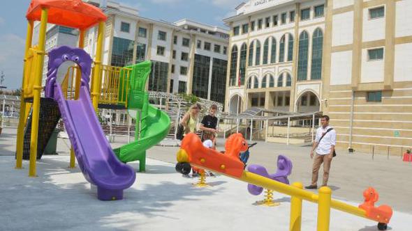 Antalya Adliyesi'ne Çocuk Bahçesi
