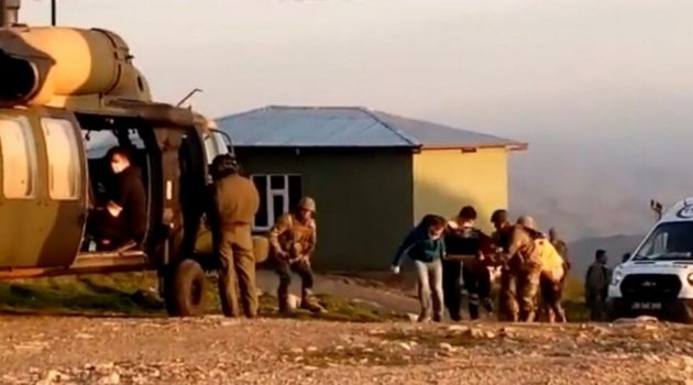 Askeri helikopter çocuk için havalandı