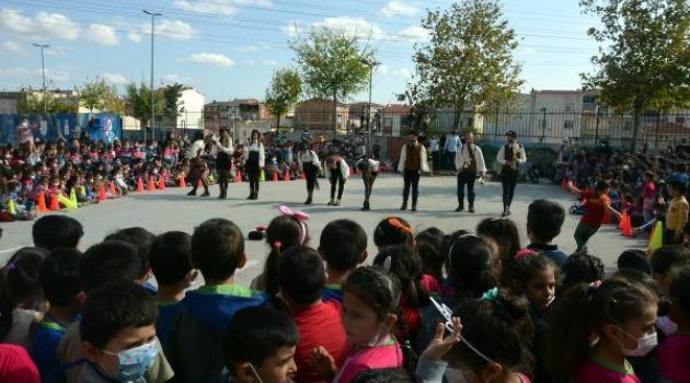 Avcılar'daki ilkokulda sirk coşkusu