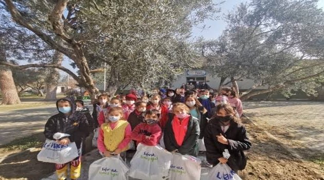 Aydınlı çocuklara giyecek yardımı