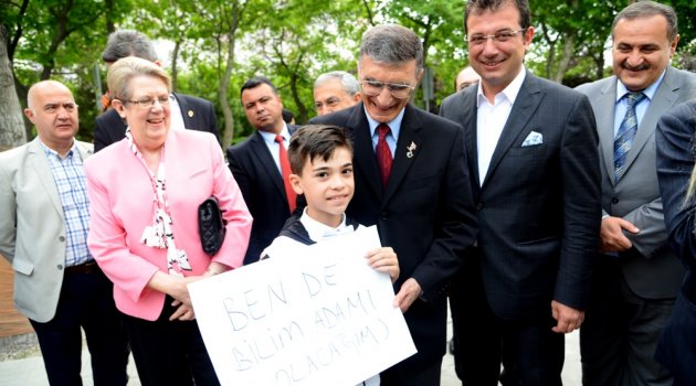 Aziz Sancar, Beylikdüzü’nde geleceğin bilim insanları ile bir araya geldi