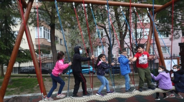 Bağcılar’da parklar yenilendi