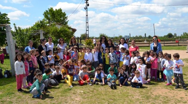Bahçeşehirli minikler at çiftliğinde