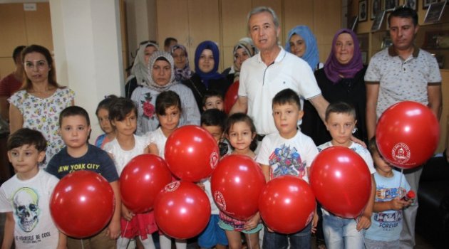 Bakkallar Odası Çocukları Sevindirdi