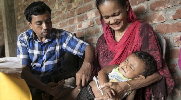 Bangladeş'te çocuklara ücretsiz aşı