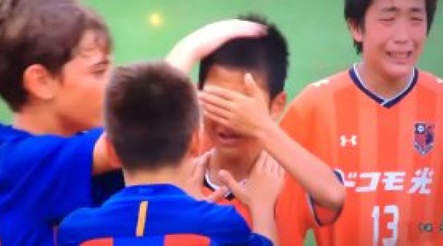 Barcelonalı miniklerden takdir toplayan davranış