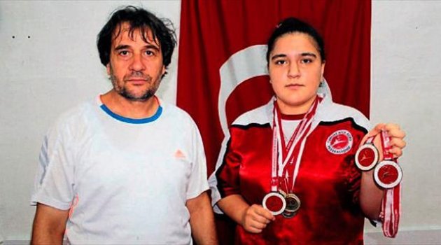 Başarısını Komşu Kızına Borçlu