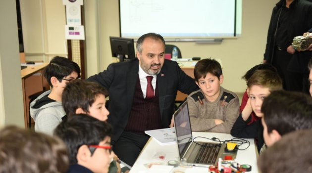 Başkan Aktaş'tan Öğrencilere 'Teknoloji' Uyarısı