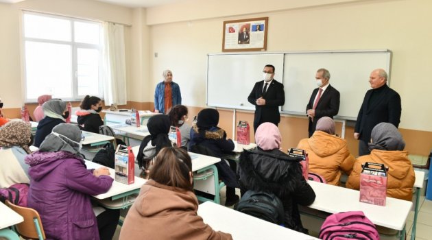 Başkan Kanar'dan öğrencilere sürpriz!
