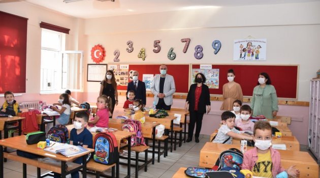 Başkan Sertaslan'dan minik öğrencilere ziyaret