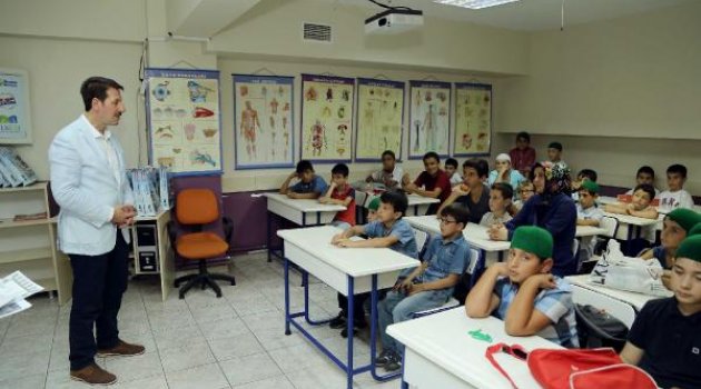 Başkan Tok, minik öğrencilere belge verdi