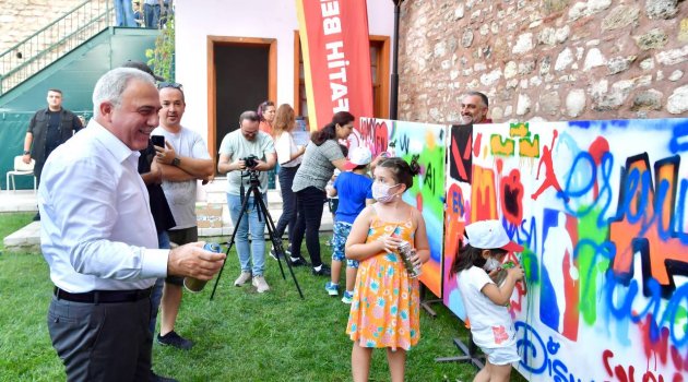 Başkan Turan Miniklerle Graffiti Yaptı