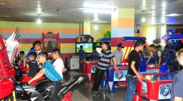 Bayramda çocuklar oyun parklarına akın etti