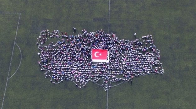 'Bin Minik El Bir Bayrak' projesi