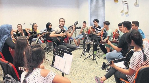 Binlerce Çocuk Sanatla Tanıştı