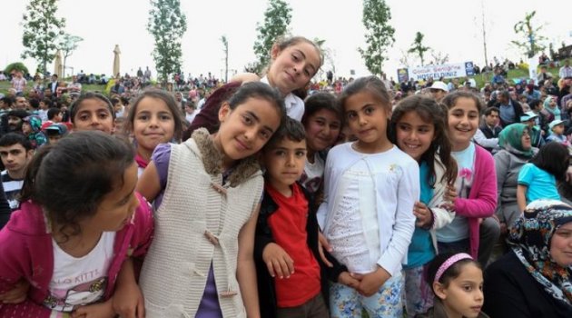 Bir Çocuk Gülerse Tüm Dünya Güler
