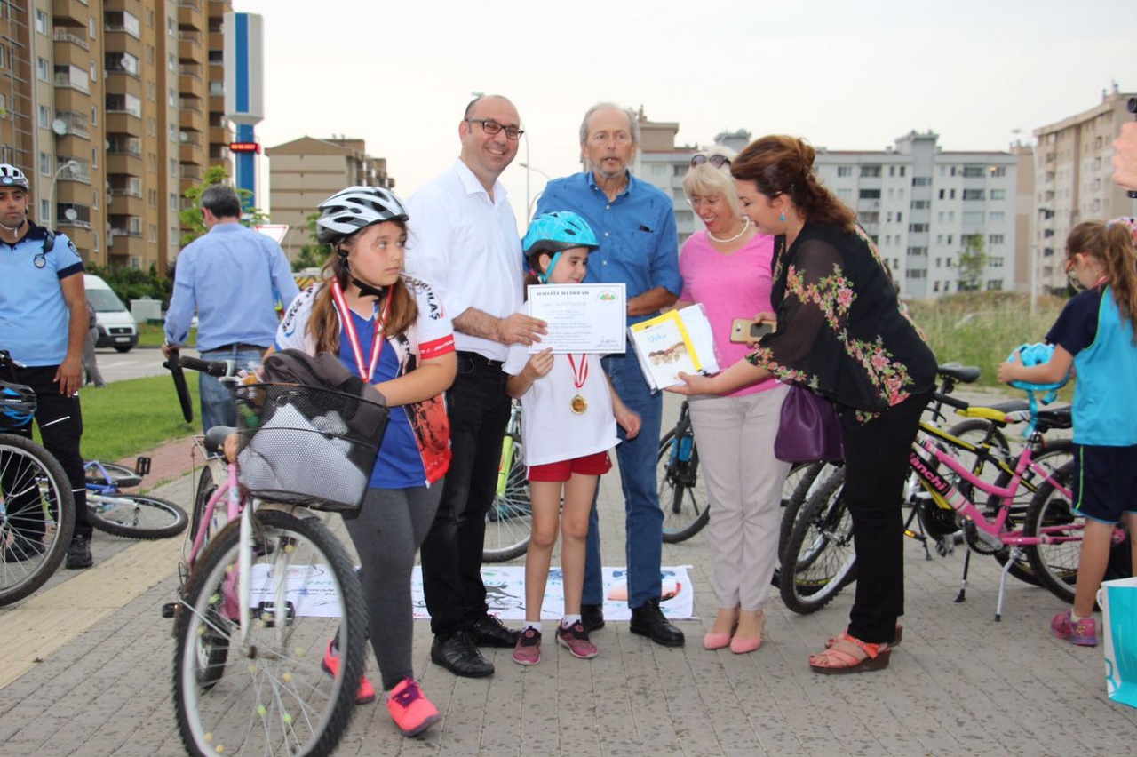 Bisikletle Okula Giderek Farkındalık Oluşturdular