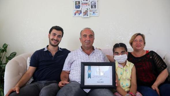 Böbreğini veren babaya büyük onur