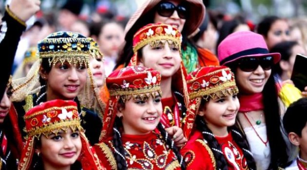 Bosna Hersek'te çocuk folkloru coşkusu