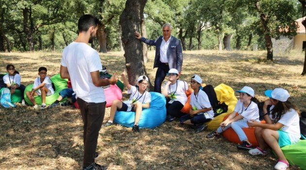 Bozbey’den Balat Doğa ve Bilim Yaz Okulu’na ziyaret
