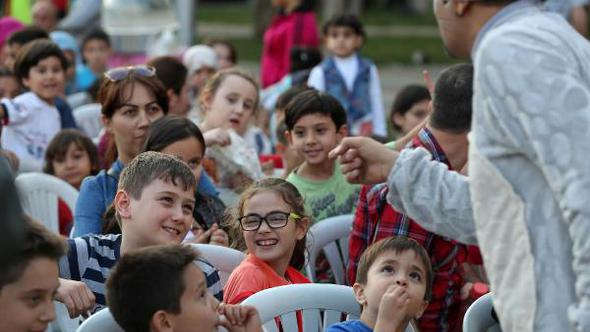 Buca'da tiyatro çadırdan sokaklara taşacak