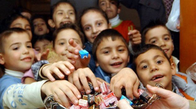 Bugün Bayram Erken Kalkın Çocuklar
