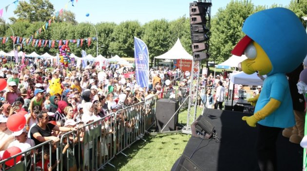 Bursa'da çocuklar Çocuk Şenliği'nde buluştu
