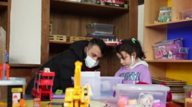 Bursa'da çocuklara kitap, oyuncuklarla sevdiriliyor