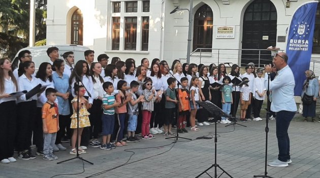 Bursa'da sahne çocukların