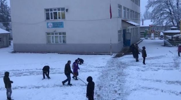 Büyükorhan'da okullar tatil!