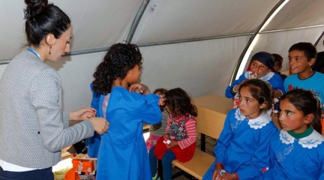 Çadır Okulda Ayakkabı ve Önlük Sevinci