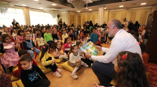 Canik’te minikler, Başkan Sandıkçı’dan masal dinledi