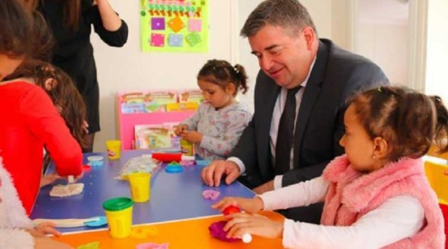 Çeşme'de çocuklara