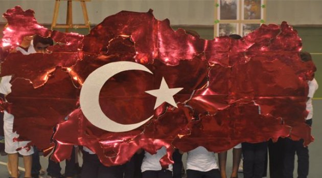 Çilimli minikler çocuk işçiler için gösteri yaptı