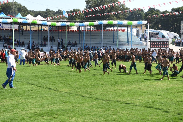 Çocuk Başpehlivanlar Kurtdereli'de Yetişiyor