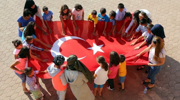 Çocuk Evleri'nde kalan miniklerden ağlatan bağış