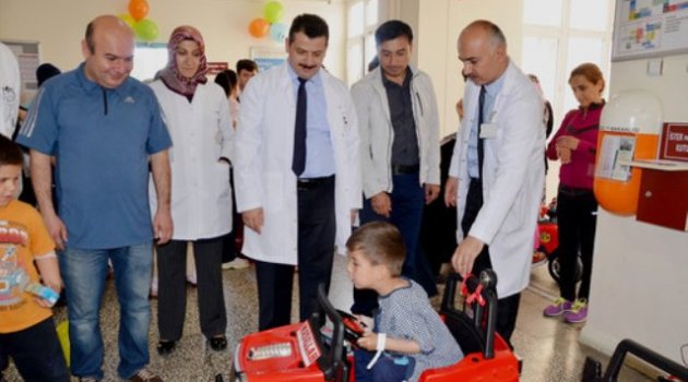 Çocuk Hastalar Ameliyathaneye Akülü Arabayla Giriyor