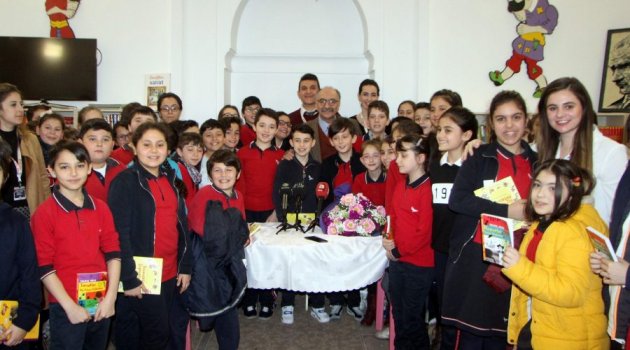 Çocuk Kitapları Yazarı Yalvaç Ural Bursa'da Öğrencilerle Buluştu