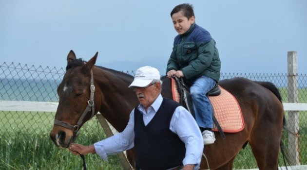 Çocuk Kulübü'nün Binicilik Eğitimleri Sürüyor