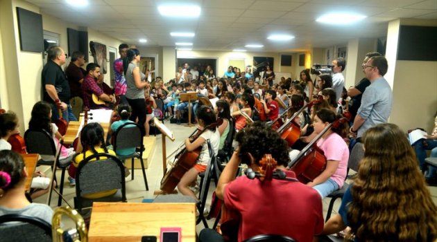 Çocuk Senfoni Orkestrası'ndan Venezuellalılara Konser