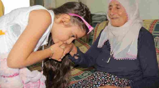 Çocuklar, Bayramda Yalnız Kalan Yaşlıları Unutmadı