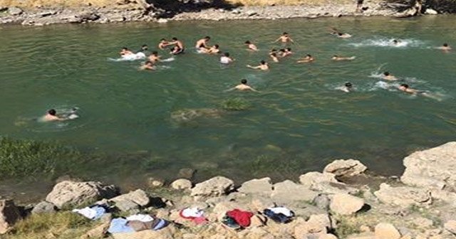Çocuklar Boğulmasın Diye Çaya Havuz Yaptılar
