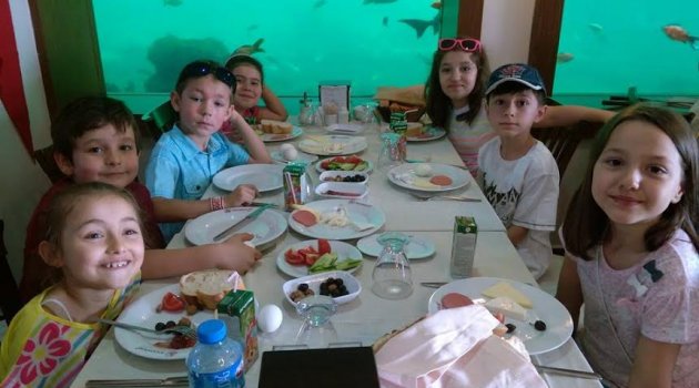 Çocuklar Bu Masada Buluşuyor