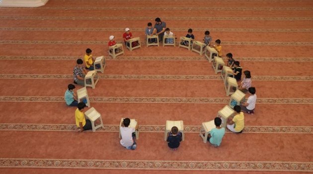 Çocuklar camilere kavuşmanın sevincini yaşıyor