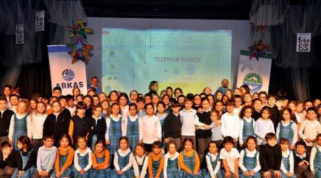 Çocuklar Denizi Öğreniyor