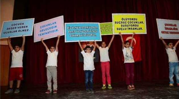Çocuklar Dünyaya Barış ve Kardeşlik Mesajı Verdi