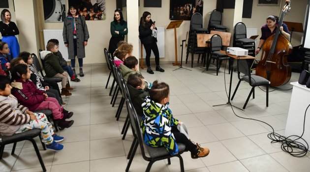 Çocuklar enstrümanları tanıyor