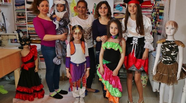 Çocuklar İçin Evini Podyuma Dönüştürdü