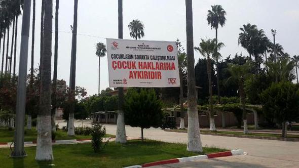 Çocuklar İçin Kavşaklara Uyarı Afişi
